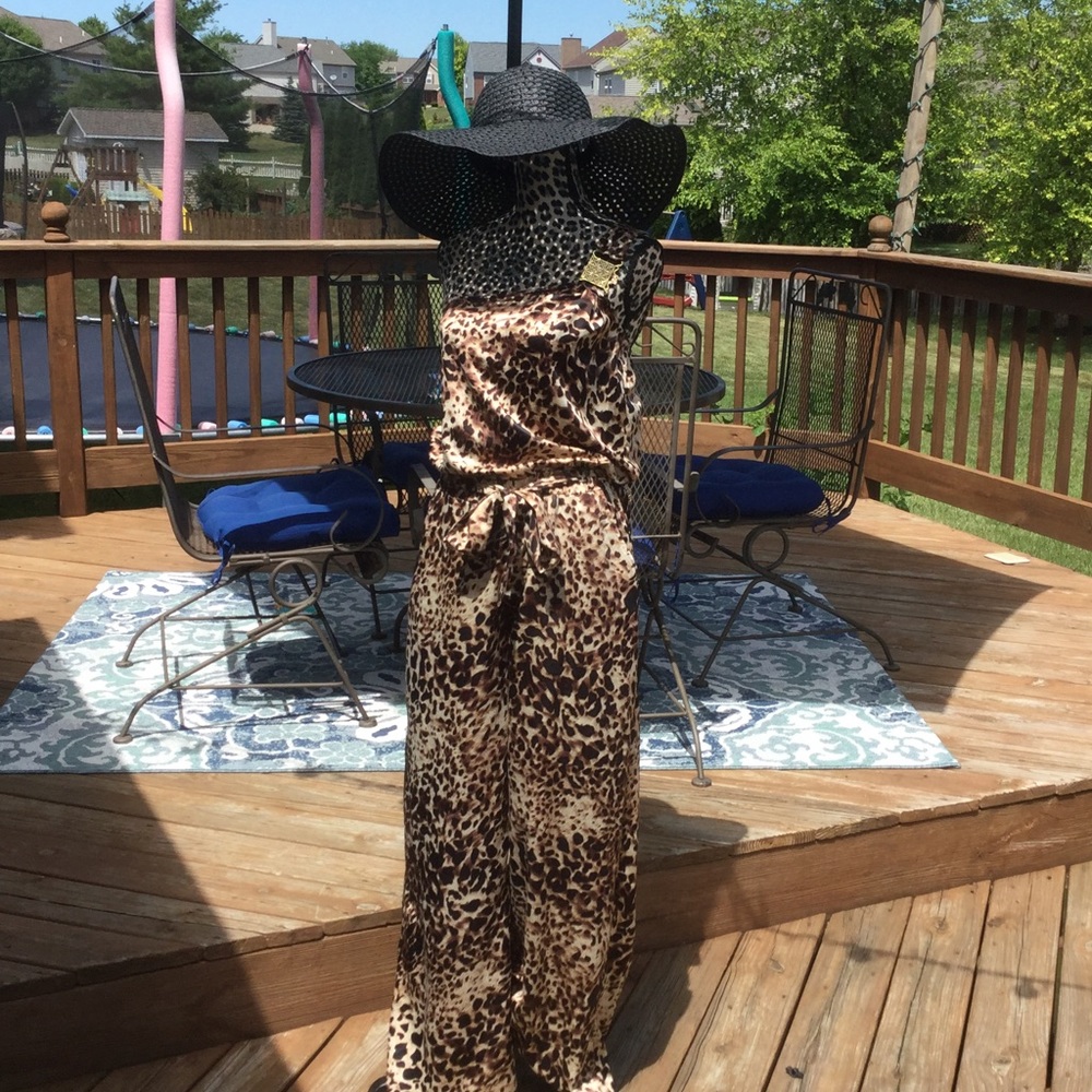 🎈BNWOT! Leopard Jumpsuit!!  This suit is AMAZING!